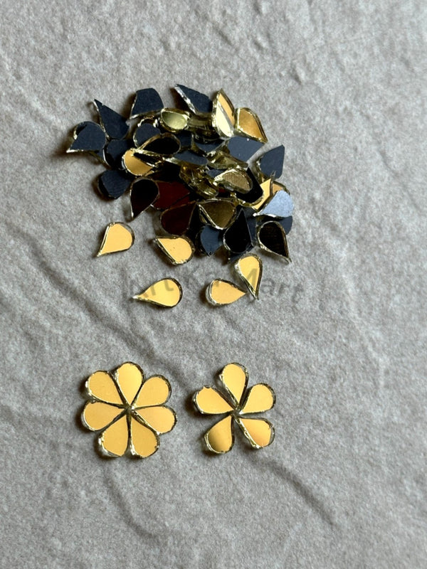 ALOMND SHAPE GOLDEN GLASS MIRROR